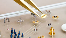 天津江诗丹顿指定维修门店打开表壳